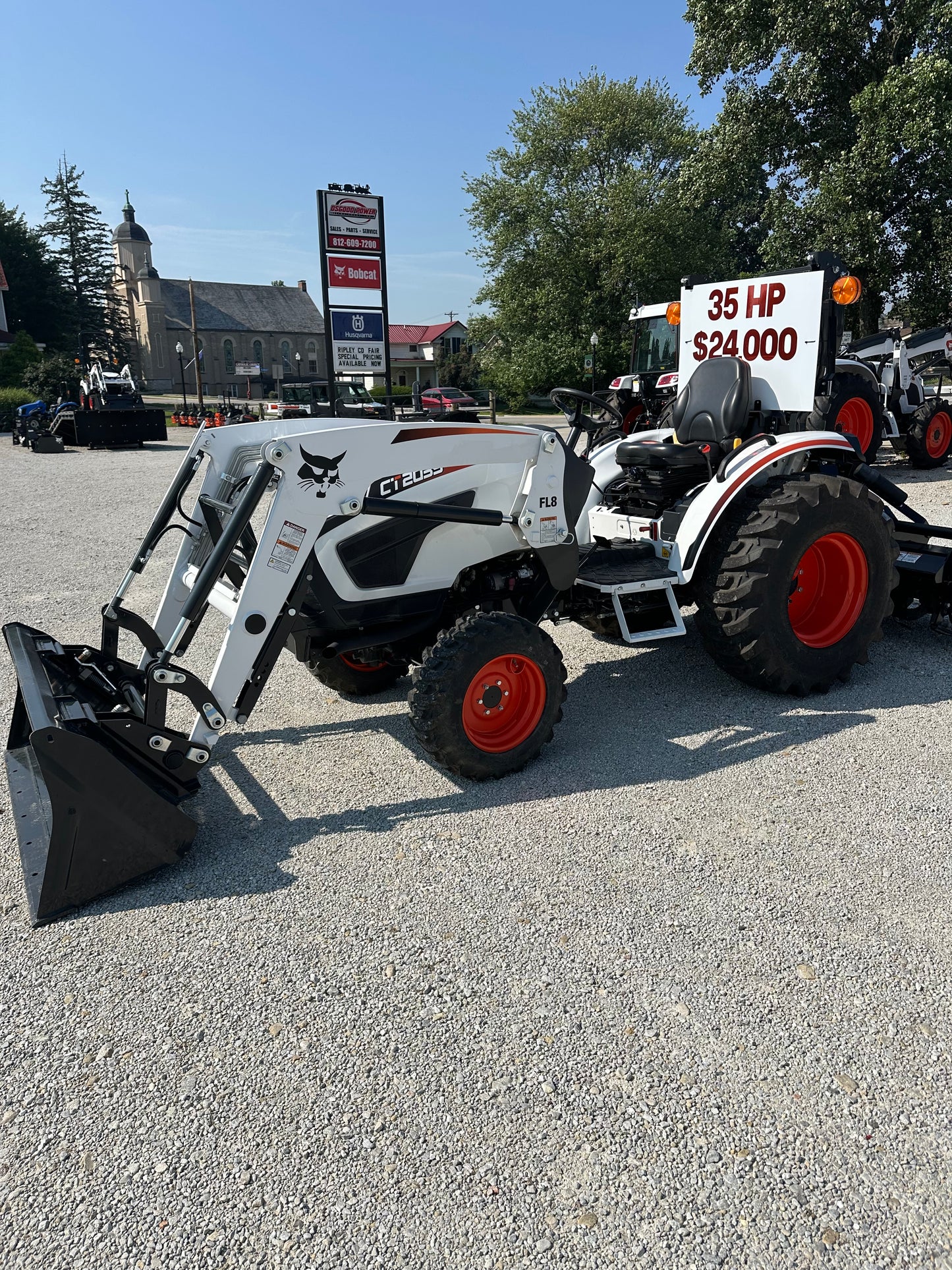 Bobcat CT2035 Compact Tractor w/ FL8 loader