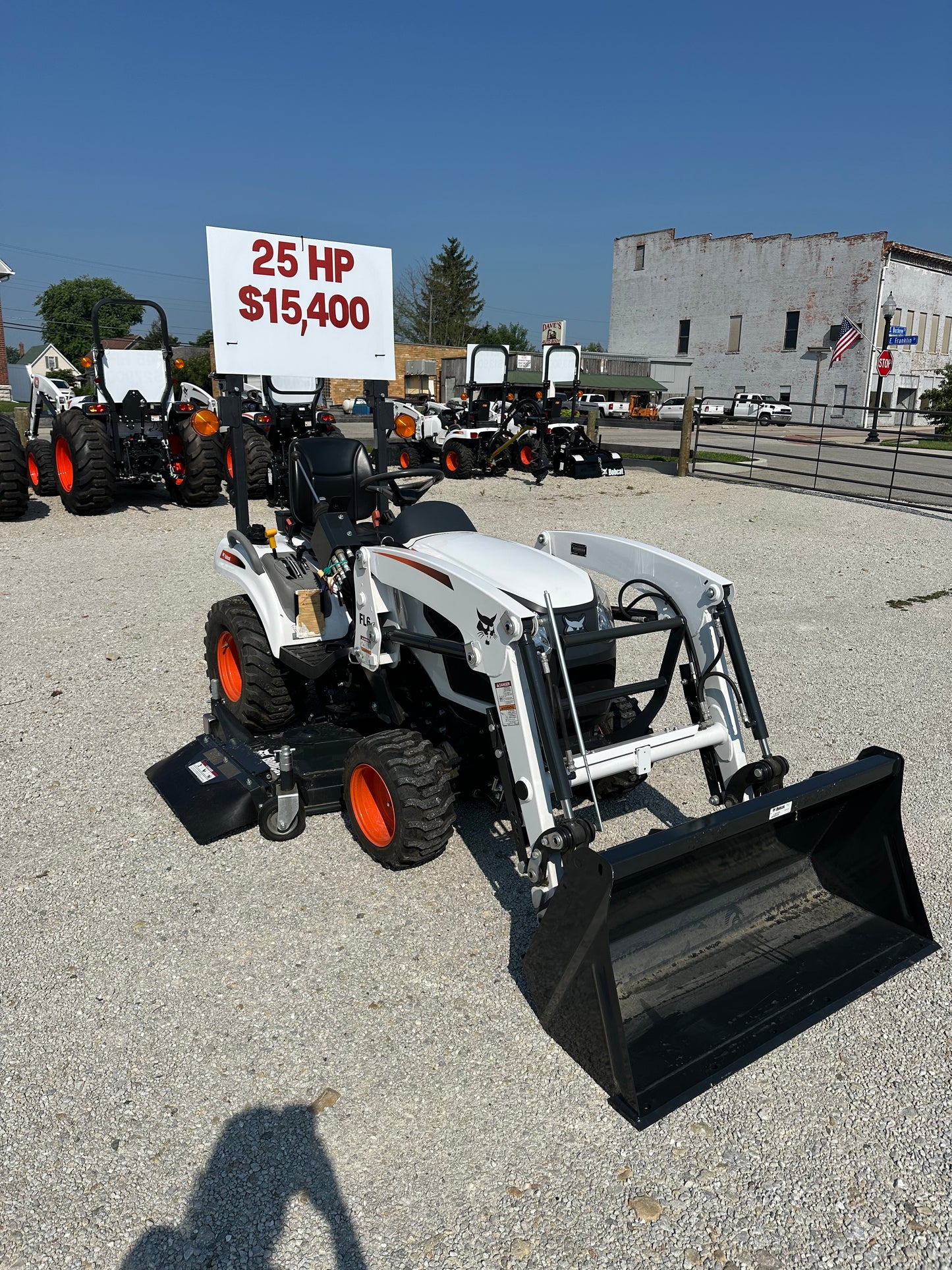 Bobcat CT1025 Sub-Compact Tractor w/ FL6 loader Hydrostatic Transmission