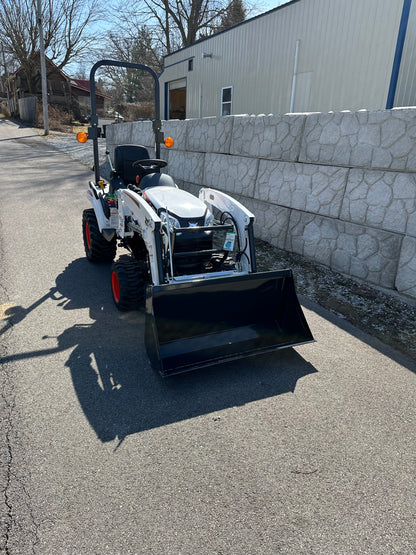 Bobcat CT1021 Sub-Compact Tractor w/ FL6 loader Hydrostatic Transmission