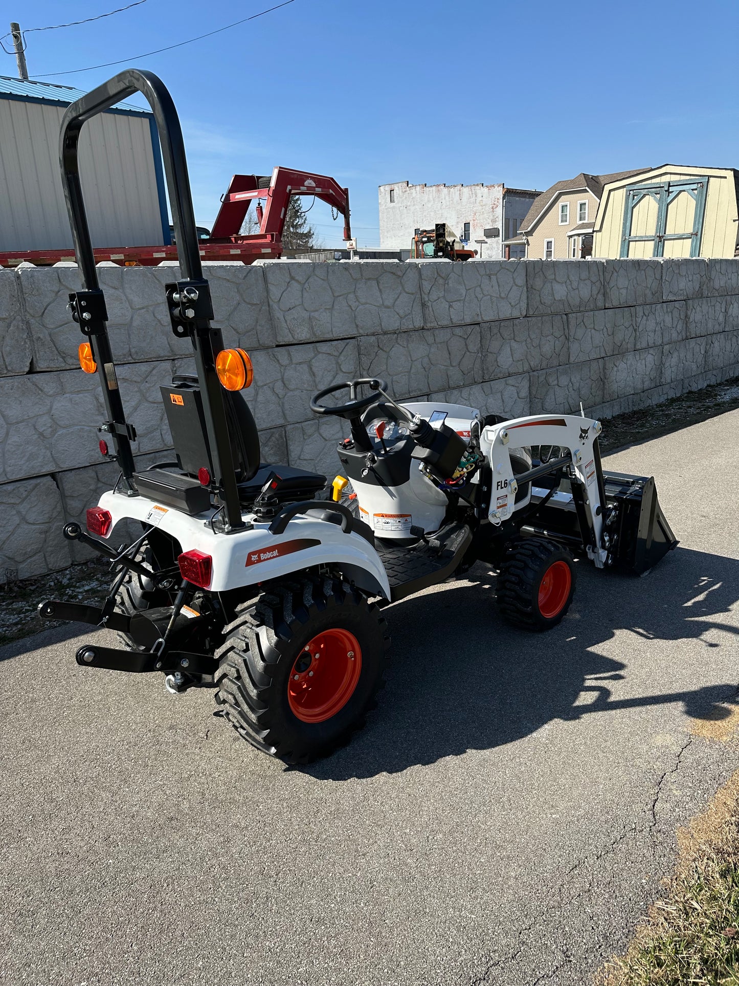 Bobcat CT1021 Sub-Compact Tractor w/ FL6 loader Hydrostatic Transmission