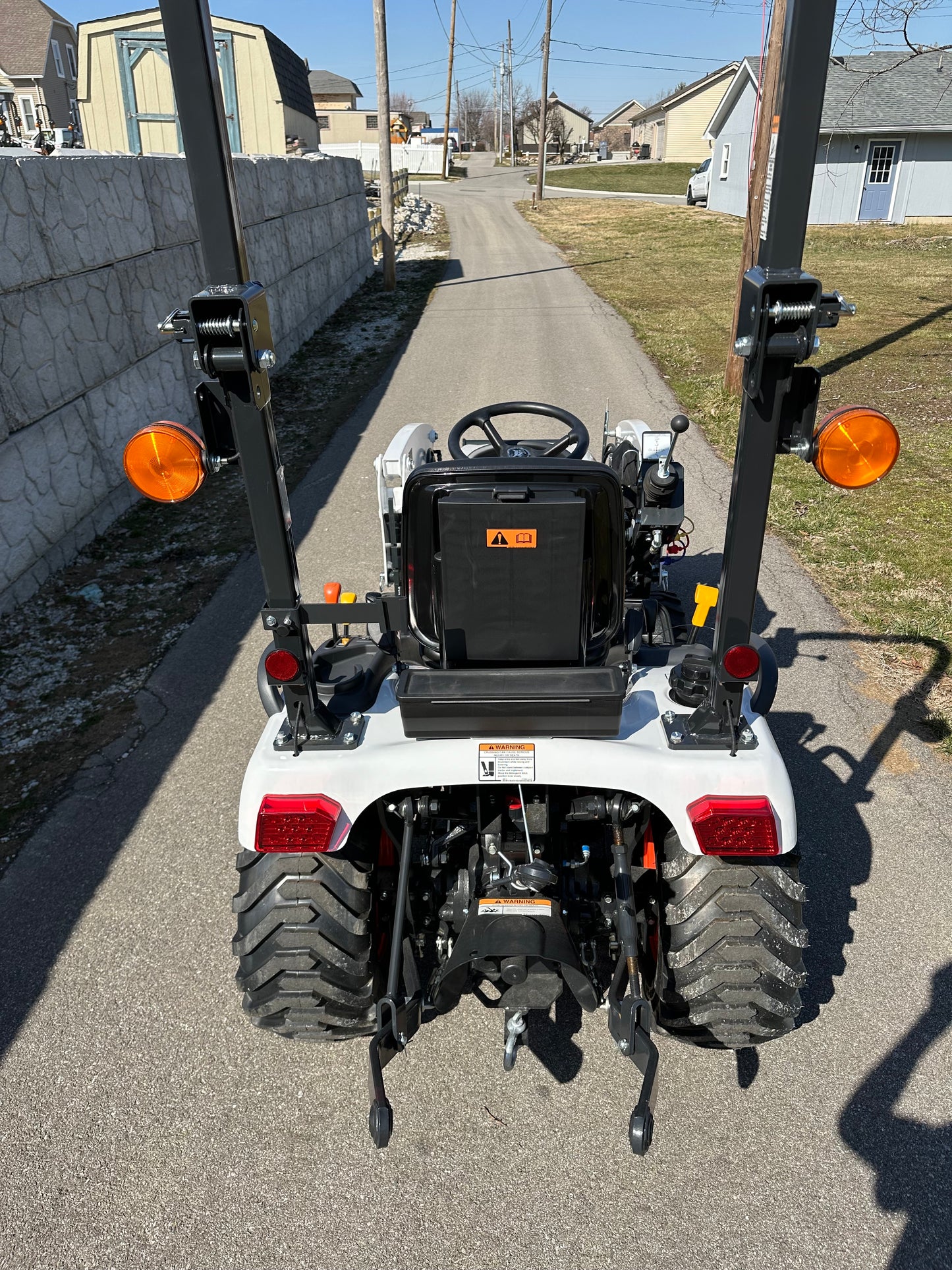 Bobcat CT1025 Sub-Compact Tractor w/  FL6 loader Hydrostatic Transmission