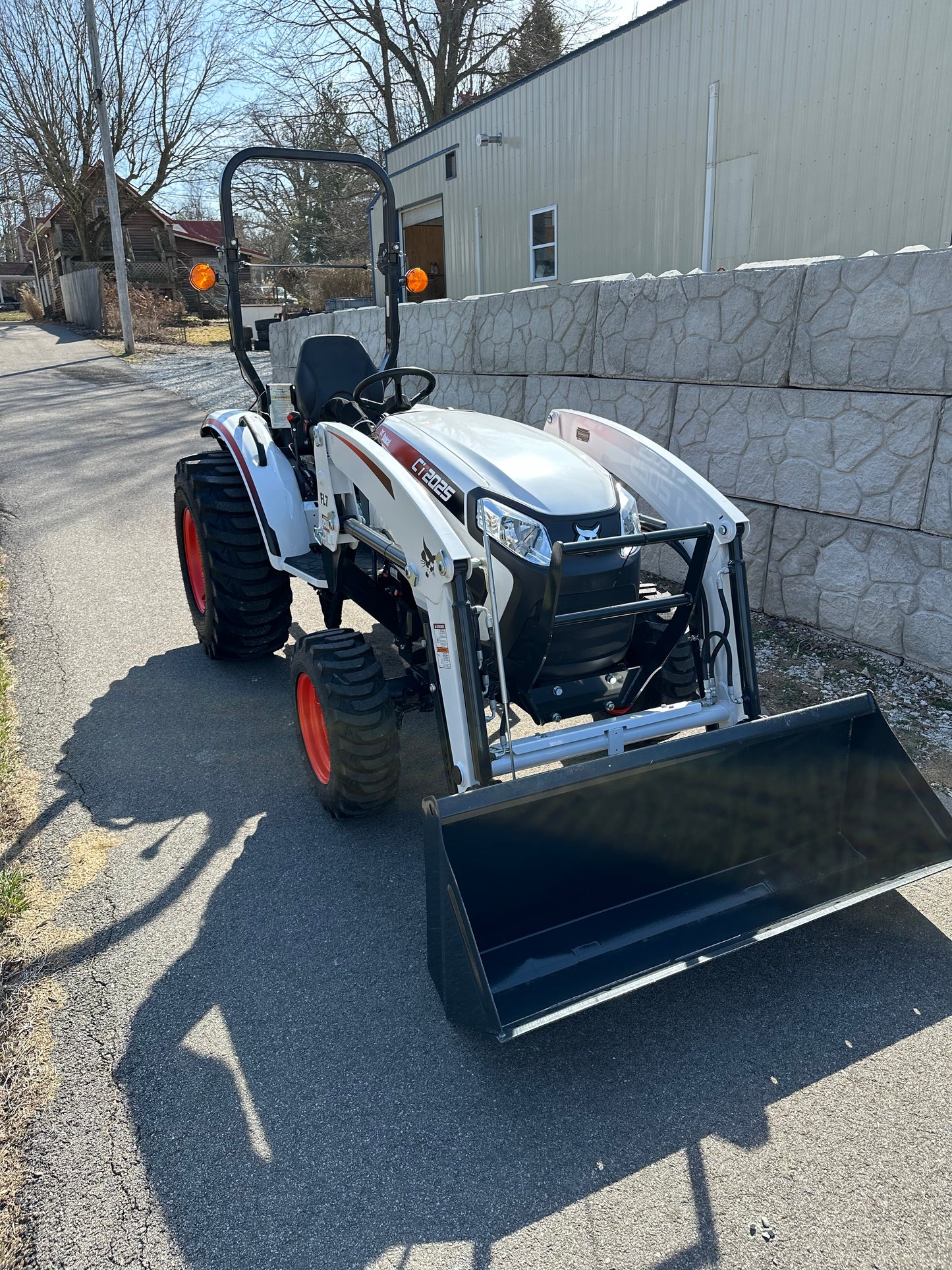 Bobcat CT2025 Compact Tractor w/  FL7 loader