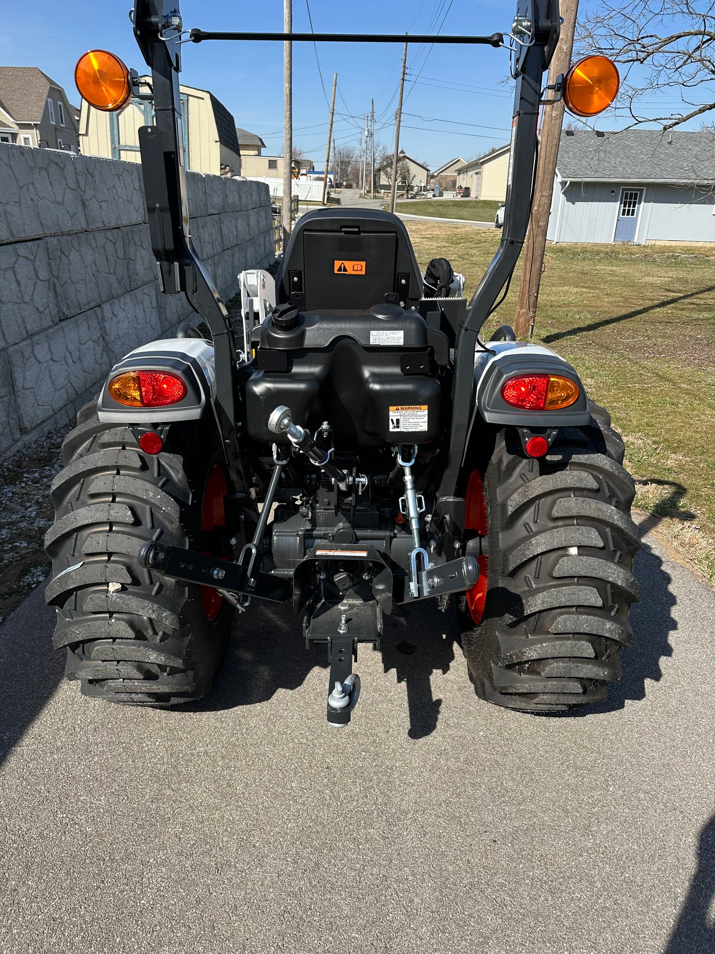 Bobcat CT2025 Compact Tractor w/  FL7 loader