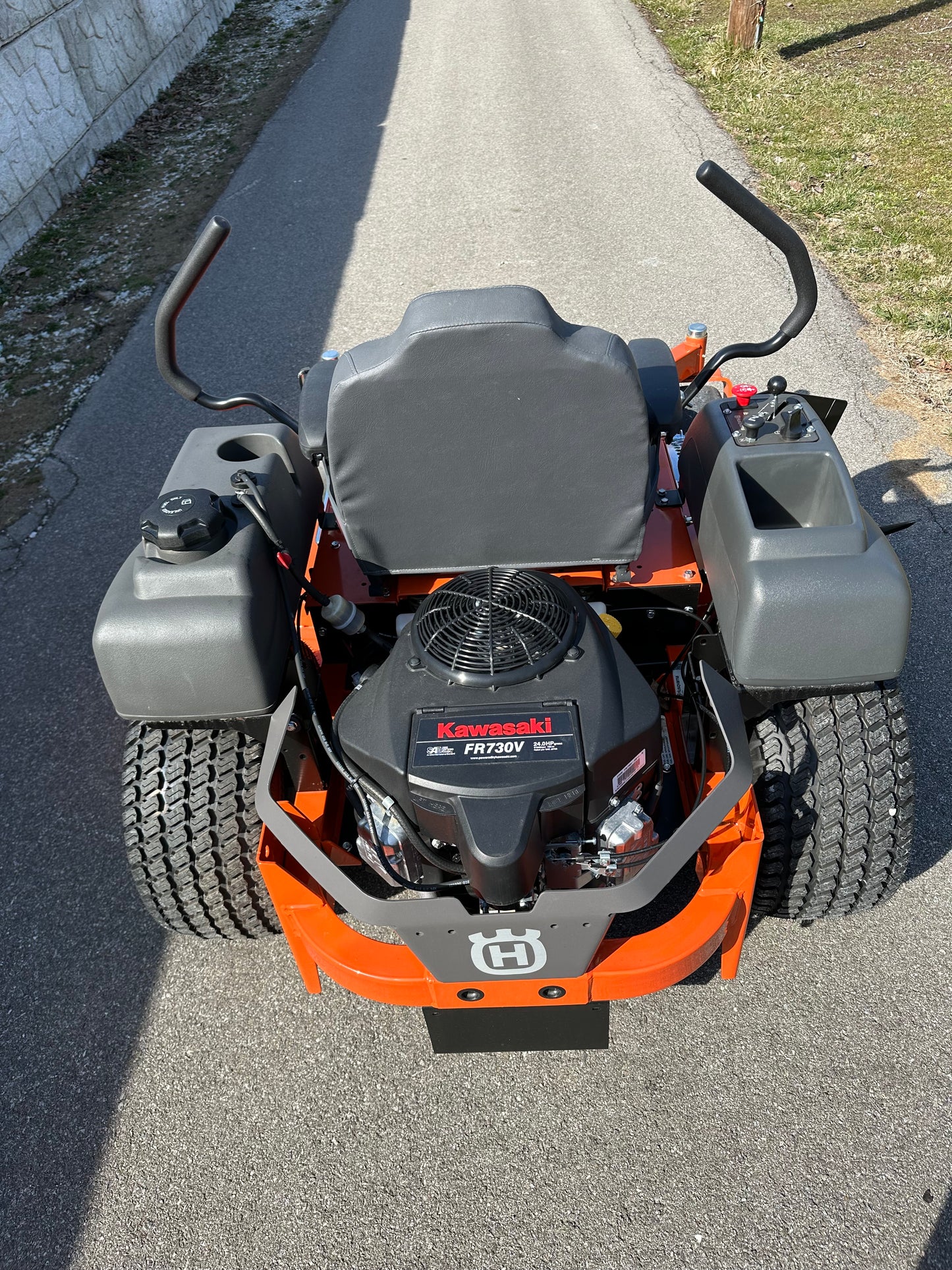 HUSQVARNA MZ 61  Zero-Turn Lawn Mowers