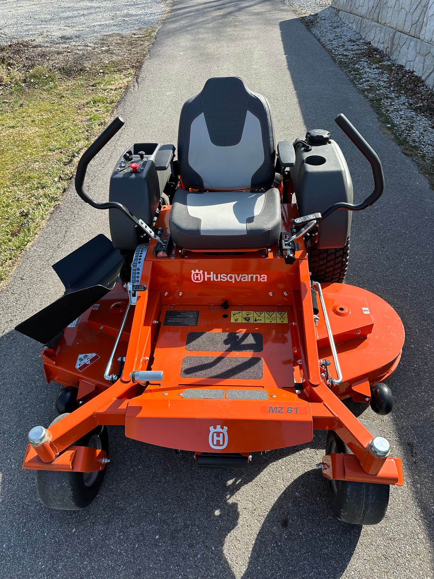 HUSQVARNA MZ 61  Zero-Turn Lawn Mowers