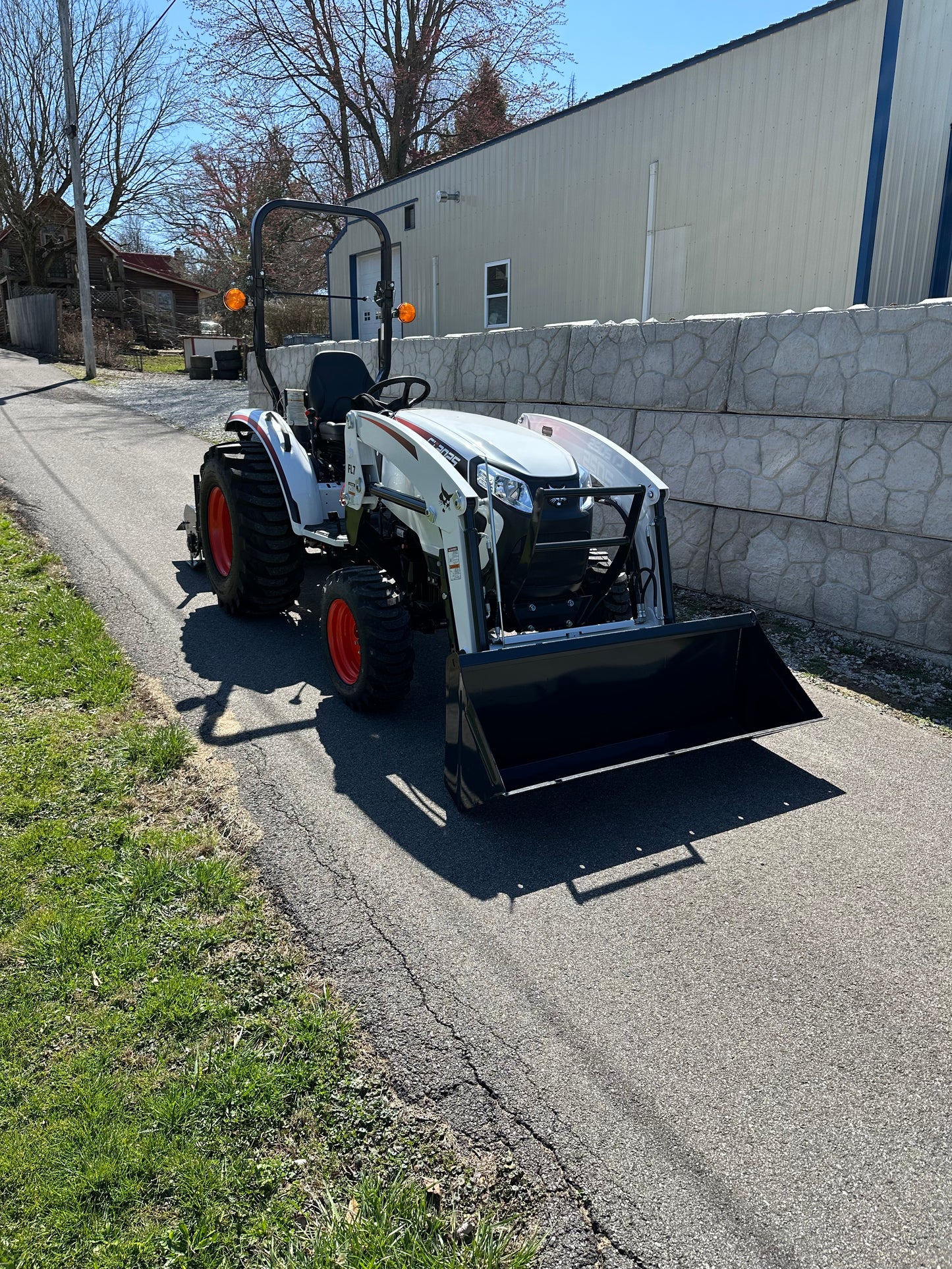 Bobcat CT2025 Compact Tractor w/  FL7 loader with 60" Tiller