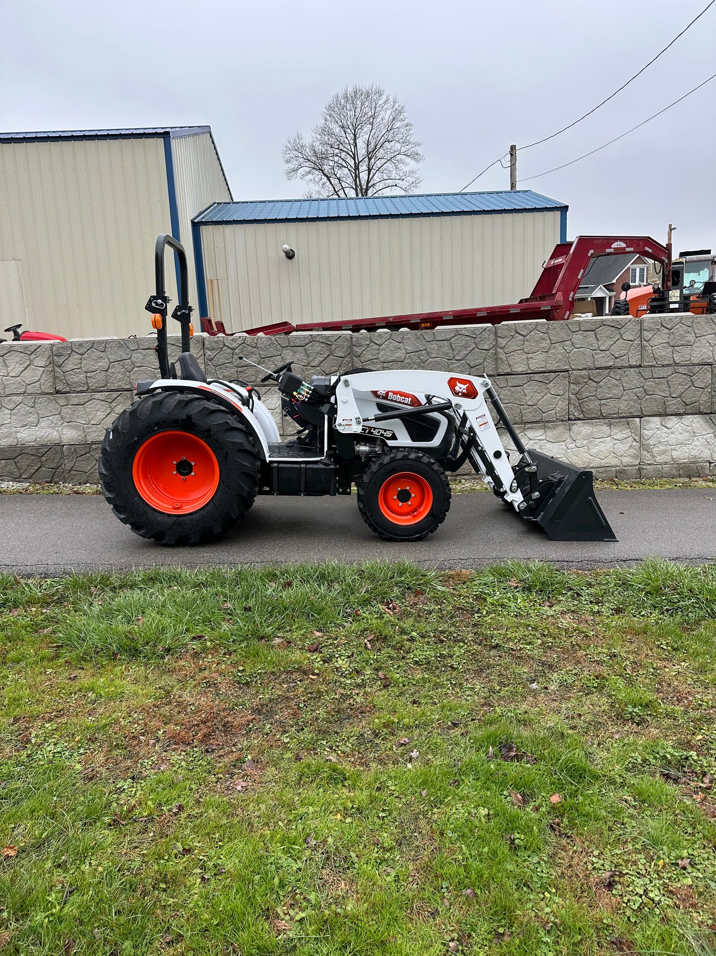 Bobcat CT4045 Compact Tractor w/ FL9 loader Shuttle Shift Transmission