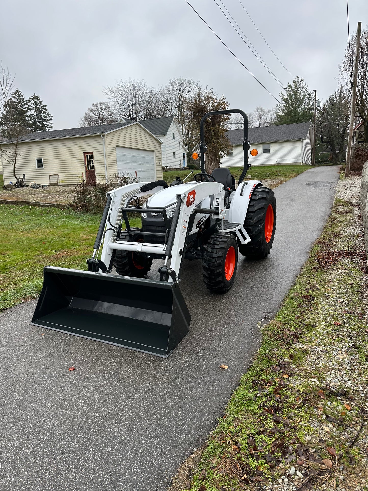 Bobcat CT4045 Compact Tractor w/ FL9 loader Shuttle Shift Transmission