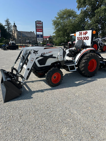 Bobcat CT2035 Compact Tractor w/ FL8 loader