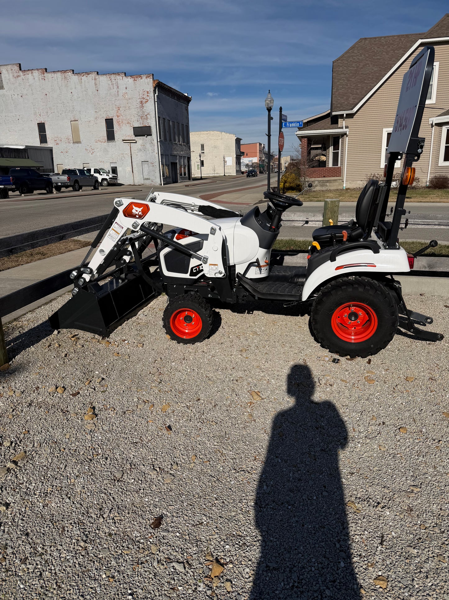 Bobcat CT1021 Sub-Compact Tractor w/ FL6 loader Hydrostatic Transmission
